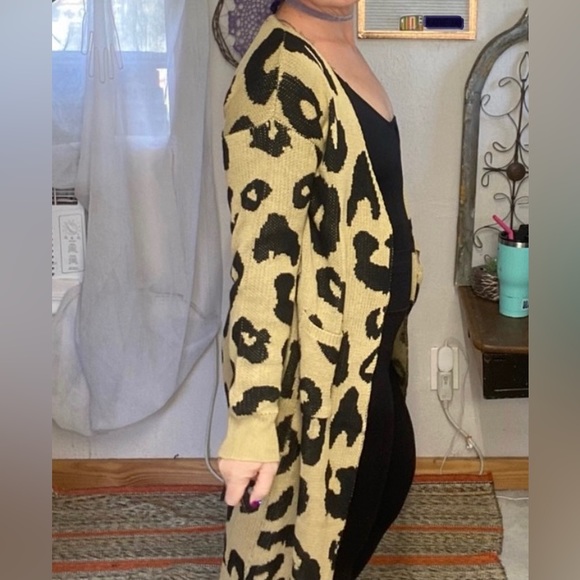Angashion Boutique leopard cheetah animal print long open cardigan sweater -S - Picture 3 of 11